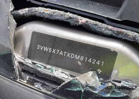 2013 Volkswagen Beetle 2.5L из США, поврежденный, VIN 3VW5X7ATXDM814241